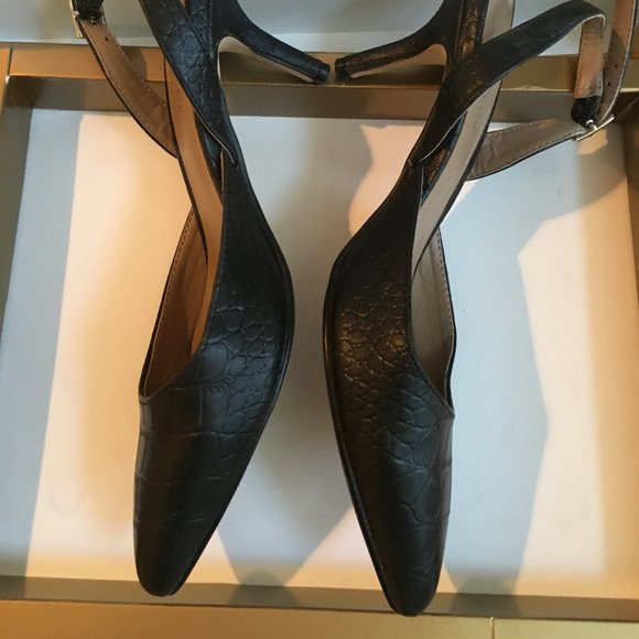 Stylish Ann Taylor Women Heel - Picture 2 of 3